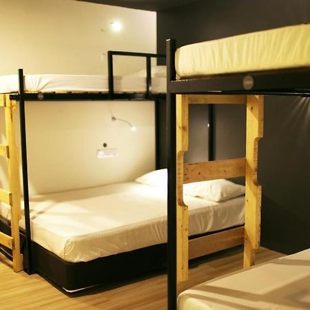 เรโวแพ็คเกอร์ Hostel กัวลาลัมเปอร์ ภายนอก รูปภาพ
