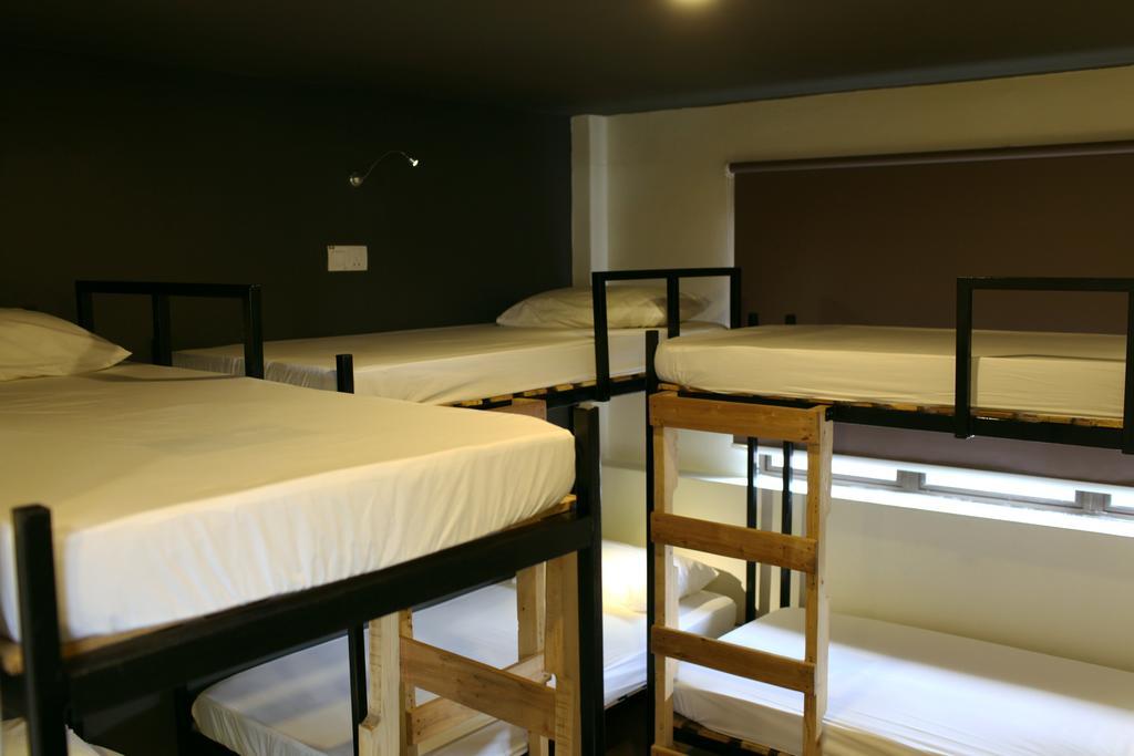 เรโวแพ็คเกอร์ Hostel กัวลาลัมเปอร์ ภายนอก รูปภาพ