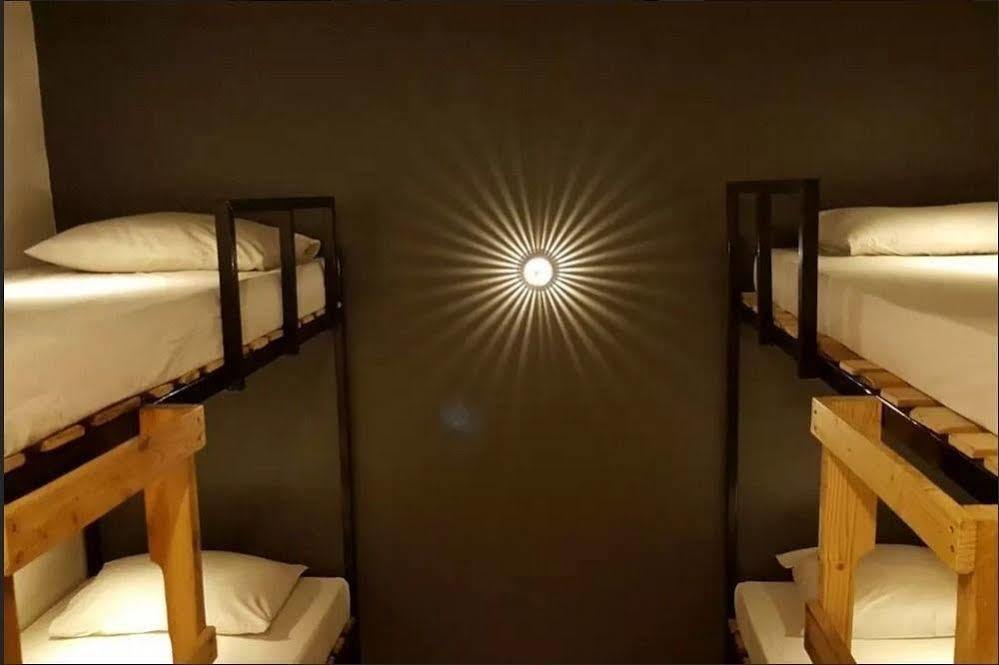 เรโวแพ็คเกอร์ Hostel กัวลาลัมเปอร์ ภายนอก รูปภาพ