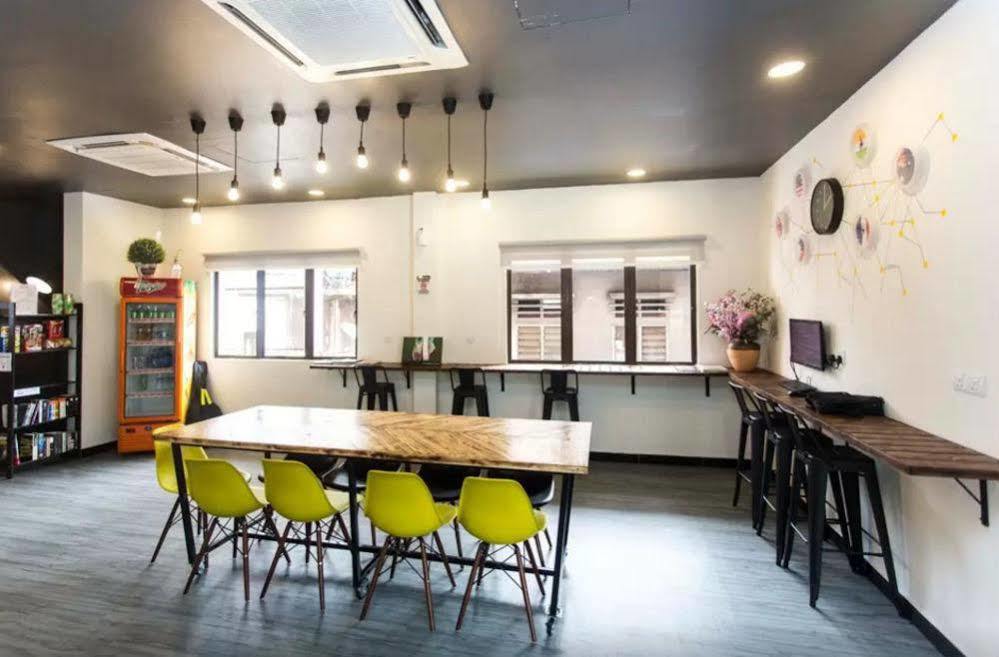 เรโวแพ็คเกอร์ Hostel กัวลาลัมเปอร์ ภายนอก รูปภาพ